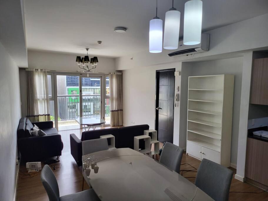 Luxury @ Bgc Sleeps 6 Comfortably Fast Wifi Pool! Leilighet Manila Eksteriør bilde