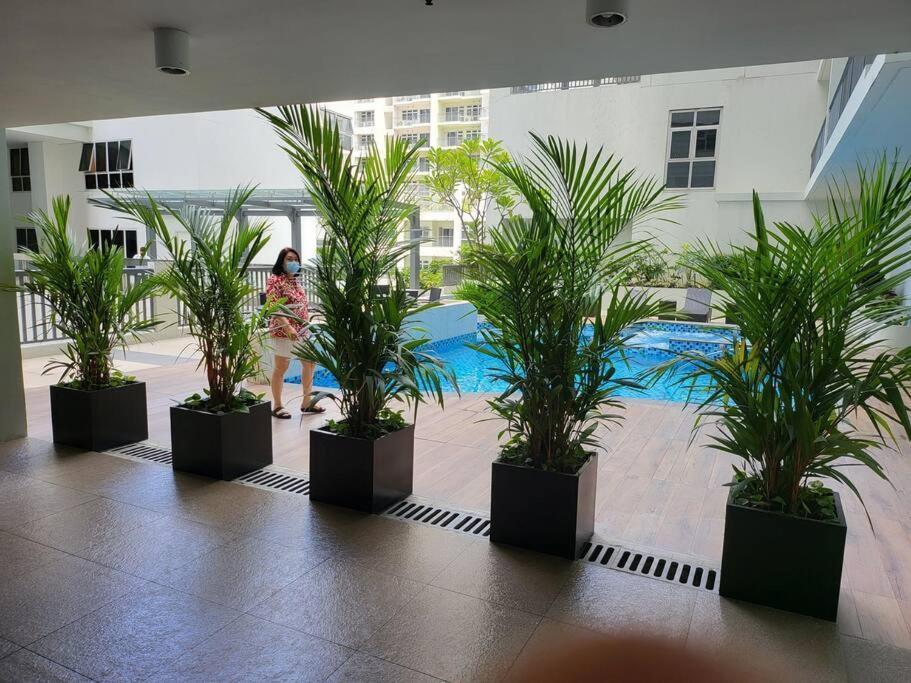 Luxury @ Bgc Sleeps 6 Comfortably Fast Wifi Pool! Leilighet Manila Eksteriør bilde