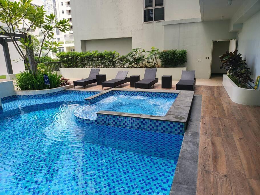 Luxury @ Bgc Sleeps 6 Comfortably Fast Wifi Pool! Leilighet Manila Eksteriør bilde