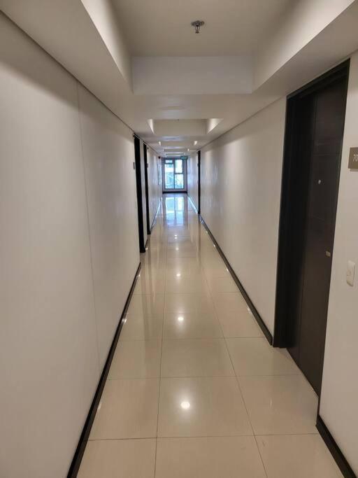 Luxury @ Bgc Sleeps 6 Comfortably Fast Wifi Pool! Leilighet Manila Eksteriør bilde