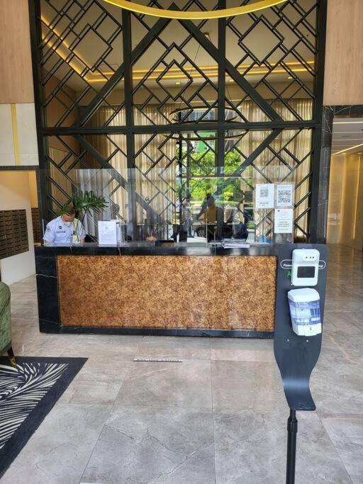 Luxury @ Bgc Sleeps 6 Comfortably Fast Wifi Pool! Leilighet Manila Eksteriør bilde