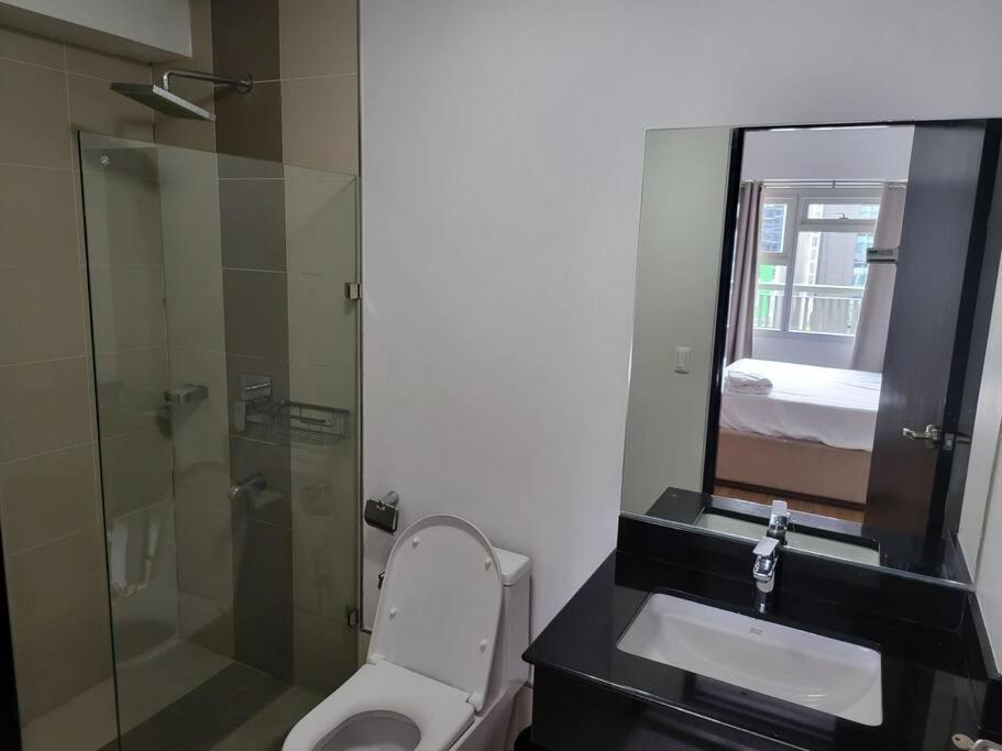 Luxury @ Bgc Sleeps 6 Comfortably Fast Wifi Pool! Leilighet Manila Eksteriør bilde