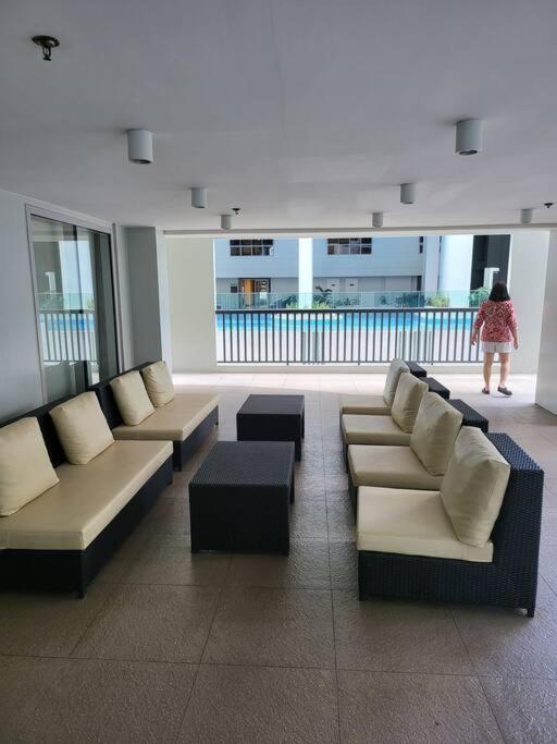 Luxury @ Bgc Sleeps 6 Comfortably Fast Wifi Pool! Leilighet Manila Eksteriør bilde