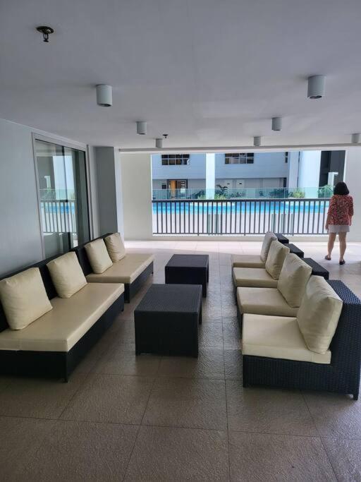 Luxury @ Bgc Sleeps 6 Comfortably Fast Wifi Pool! Leilighet Manila Eksteriør bilde