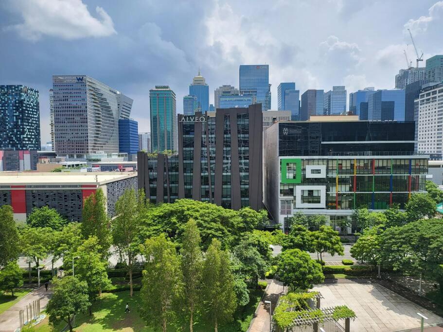 Luxury @ Bgc Sleeps 6 Comfortably Fast Wifi Pool! Leilighet Manila Eksteriør bilde