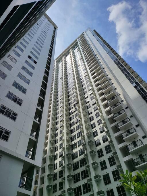 Luxury @ Bgc Sleeps 6 Comfortably Fast Wifi Pool! Leilighet Manila Eksteriør bilde