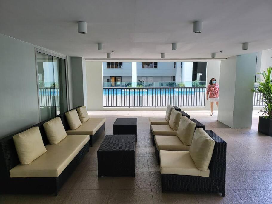 Luxury @ Bgc Sleeps 6 Comfortably Fast Wifi Pool! Leilighet Manila Eksteriør bilde