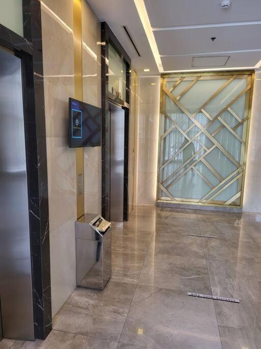 Luxury @ Bgc Sleeps 6 Comfortably Fast Wifi Pool! Leilighet Manila Eksteriør bilde