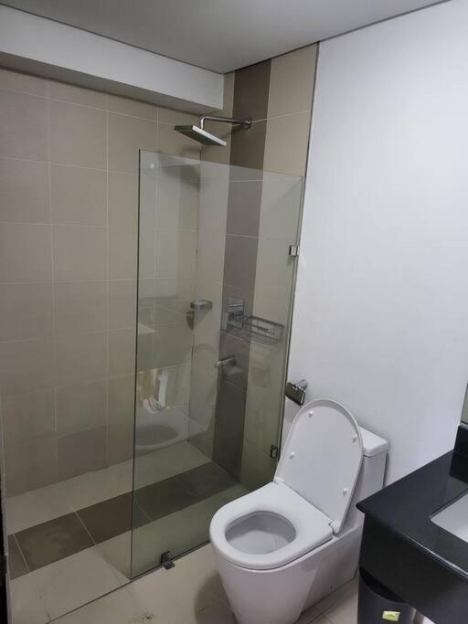 Luxury @ Bgc Sleeps 6 Comfortably Fast Wifi Pool! Leilighet Manila Eksteriør bilde